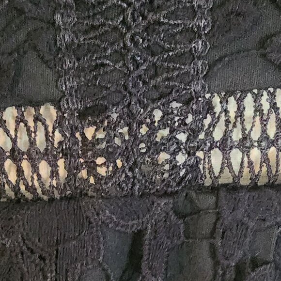 FFRANCESCA'S LACE TRIM TOP - Picture 4 of 8